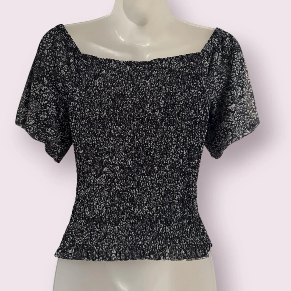 By Anthropologie Smocked Floral Puff Sleeve Top Black Size S - Picture 7 of 7